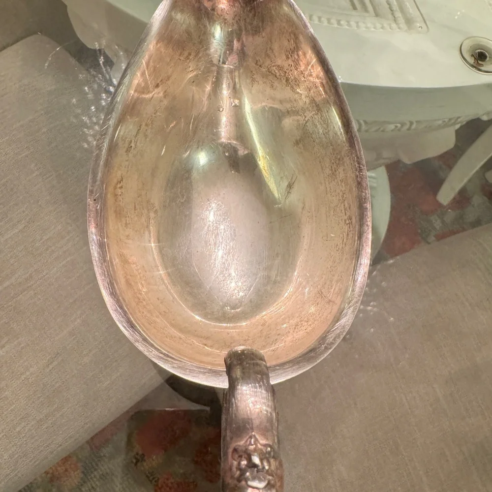 Elegant Vintage Silver Gravy Boat - Picture 4 of 11